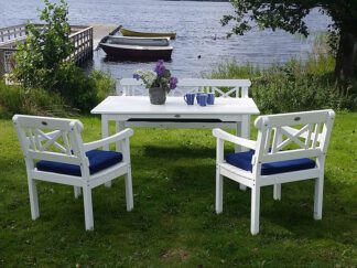 Möbelgrupp Holmsund Eden Wood - Vit, ett bord, en soffa, två fåtöljer